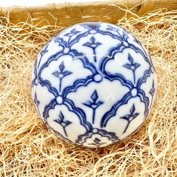 Set Of 6 Blue and White Porcelain Decorative Orbs and Egg Floral Design NO BOX - Picture 9 of 16